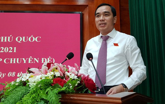 Ông Huỳnh Quang Hưng được bầu giữ chức Chủ tịch UBND huyện Phú Quốc