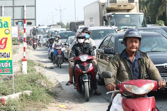 Ùn tắc giao thông kéo dài trên tuyến QL1, đoạn qua tỉnh TIền Giang