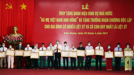 Lễ truy tặng danh hiệu Nhà nước "Bà mẹ Việt Nam anh hùng" ở Kiên Giang