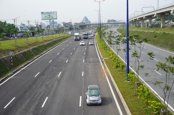 Thông xe hầm chui nút giao thông Đại học Quốc gia TPHCM - Xa lộ Hà Nội . Ảnh: QUỐC HÙNG