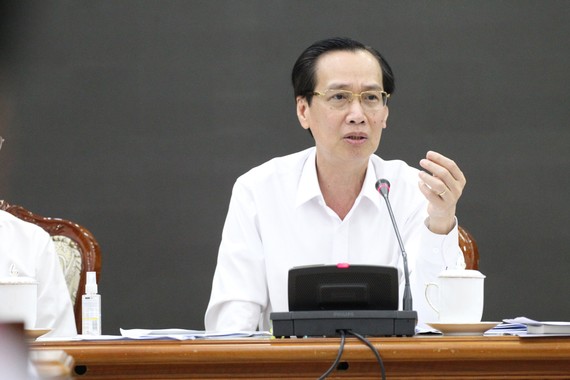  Phó Chủ tịch Thường trực UBND TPHCM Lê Thanh Liêm chủ trì cuộc họp khẩn triển khai phương pháp phòng chống dịch bệnh Corona, trong lĩnh vực giao thông vận tải, chiều 3-2-2020. Ảnh: HOÀNG HÙNG