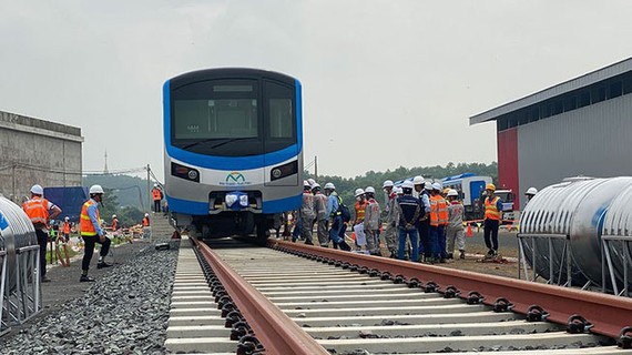 Tuyến Metro Bến Thành - Suối Tiên đã hoàn thành trên 82% khối lượng công trình, các đoàn tàu đã nhập về nhưng hai năm qua chưa được giải ngân nguồn vốn. Ảnh: QUỐC HÙNG