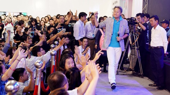 Kazuo Hirai, CEO và Chủ tịch Tập đoàn Sony toàn cầu xuất hiện trẻ trung tại TPHCM
