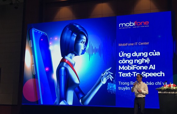 Đại diện MobiFone, ông Đặng Triều Dương giới thiệu công nghệ của MobiFone
