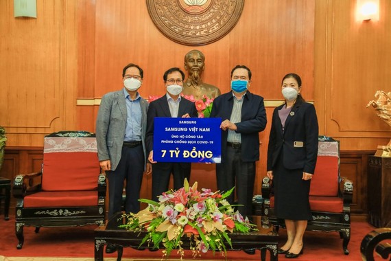 Samsung Việt Nam trao 7 tỷ đồng cho Ủy ban Trung ương Mặt trận Tổ quốc Việt Nam