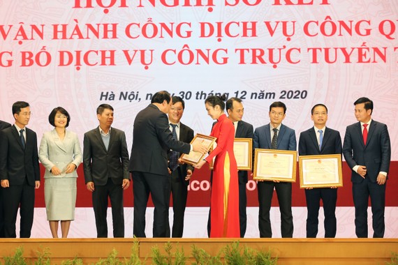 Ví MoMo nhận bằng khen từ Chính Phủ vì những đóng góp tích cực cho sự phát  triển của Cổng Dịch vụ công Quốc gia