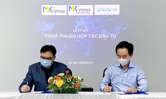 Chủ tịch của MK Group Nguyễn Trọng Khang và CEO của Pavana Nguyễn Trung Kiên ký kết thỏa Thỏa thuận hợp tác đầu tư
