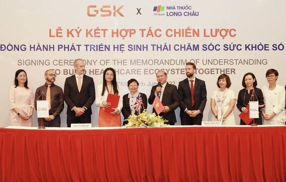FPT Long Châu và GSK Việt Nam ký kết hợp tác