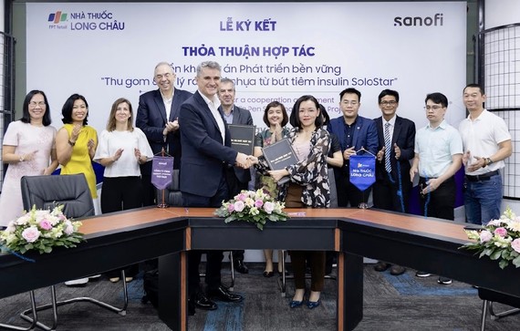 FPT Long Châu và Sanofi Việt Nam ký kết hợp tác