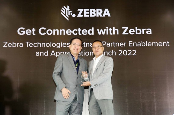 Đại diện Zebra Technologies và Elite Techology tại lễ ký kết hợp tác