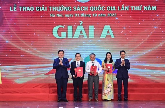 “Hoàng Việt nhất thống dư địa chí” được trao giải A giải thưởng Sách Quốc gia lần thứ V