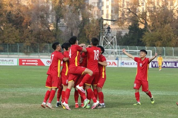  越南球員慶祝進球。（圖源：互聯網）