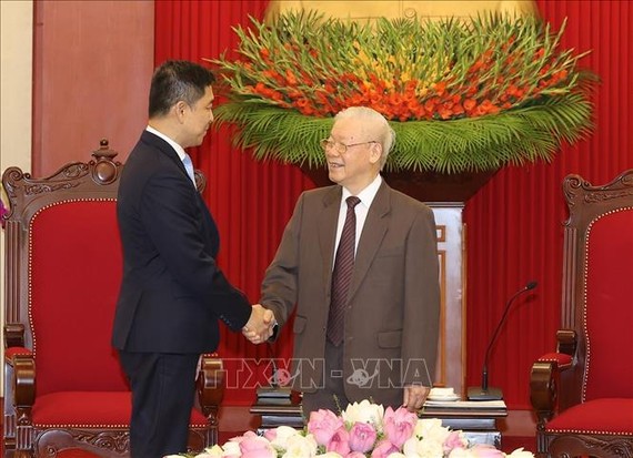 黨中央總書記阮富仲接見新加坡國會議長陳川仁。