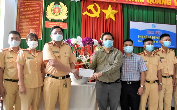 TS-BS Phạm Văn Tấn bày tỏ lòng tri ân tới cán bộ chiến sỹ Phòng CSGT Công an tỉnh Bà Rịa - Vũng Tàu đã luôn vì dân phục vụ