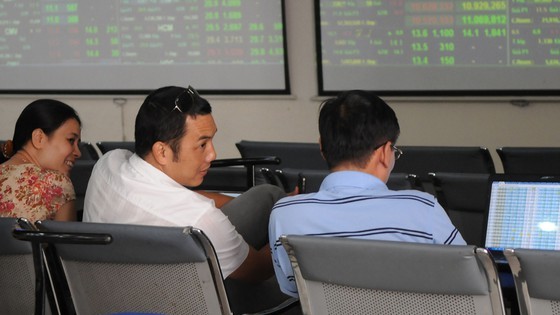 Investors at a securities company. (Photo: SGGP)