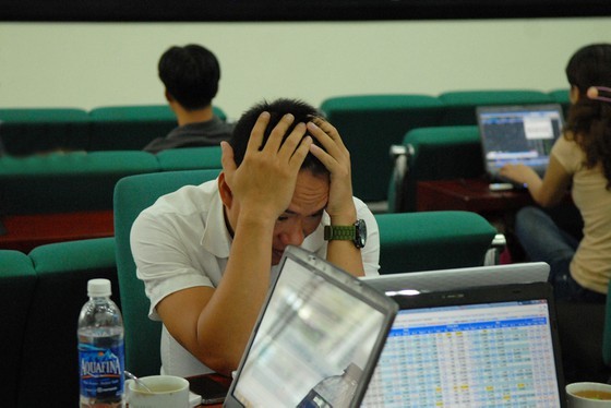 Stock market staggers as investors react negatively to developments of Covid-19 