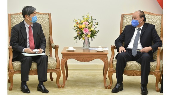 Prime Minister Nguyen Xuan Phuc (R) and JICA President Kitaoka Shinichi. (Photo: VGP)