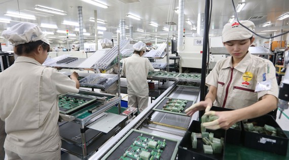 Electronic product manufacturing at UMC Vietnam Company in Hai Duong Province. (Photo: SGGP)