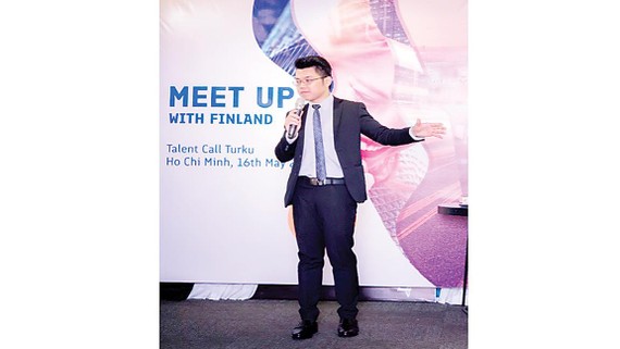 Ông Nguyễn Thành Nhân (Macken Education) giới thiệu về Phần Lan cũng như các cơ hội nghề nghiệp cho các bạn trẻ tại thành phố Turku