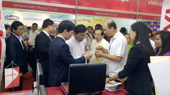 Gian hàng của doanh nghiệp Việt tại Hội chợ hàng Việt Nam tại Myanmar năm 2018
