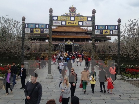 Tourists visit Hue Imperial Citadel (Source: VNA)
