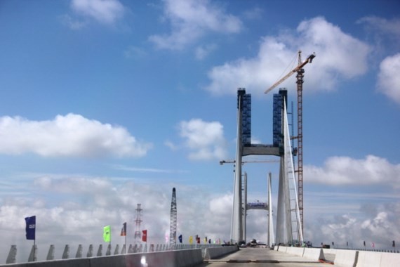 Final section of Cao Lanh Bridge put in place