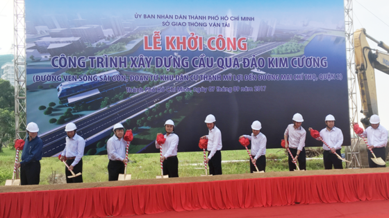 Construction of a bridge to Kim Cương (Diamond) Island in HCM City’s District 2 has been kicked off. (Photo: Sggp)
