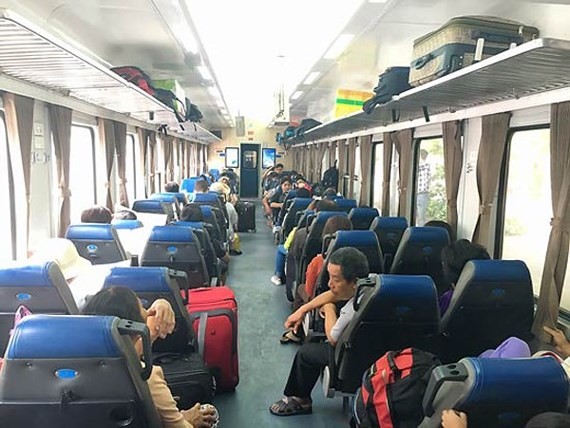 Hanoi Railway begins selling tickets for national holidays