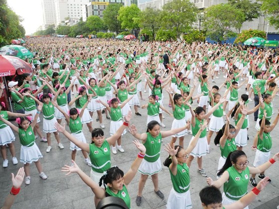 Around 3,000 students join the 2018  Olympic Run Day in HCMC. (photo: Sggp)