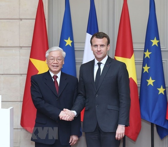 General Secretary of the Communist Party of Vietnam Central Committee Nguyen Phu Trong (L) and French President Emannuel Macron (Source: VNA)