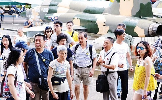 Tourists visit the War Remnants Museum in Ho Chi Minh City. (Photo: Sggp)