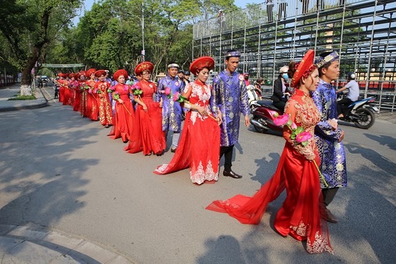 Thua Thien-Hue Province holds mass wedding of worker couples. (Photo: Sggp)