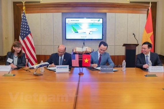 At the signing ceremony between FLC Group and Boeing (Photo: VNA)