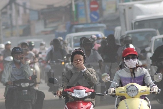 Air pollution in HCM City caused by vehicles has become more serious. (Photo: VNA)