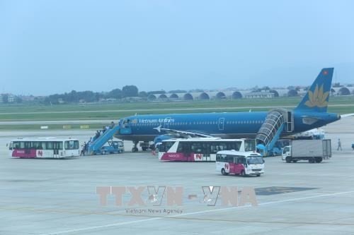 An airplane of Vietnam Airlines at the Noi Bai Airport (Photo: VNA)