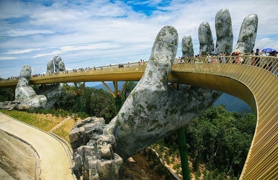 The iconic Goden Bridge in Da Nang city (Photo: VNA)