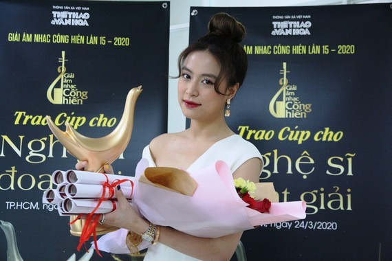 Pop singer Hoang Thuy Linh