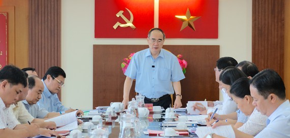 Secretary of the HCMC Party Committee Nguyen Thien Nhan speaks at the meeting. (Photo: SGGP)