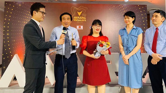 Frontline healthcare workers of Bach Mai Hospital is honored with the title, “Person of the year” at the VTV Awards 2020.