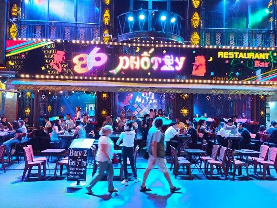 HCMC’s entertainment venues reopen with safety requirements in place