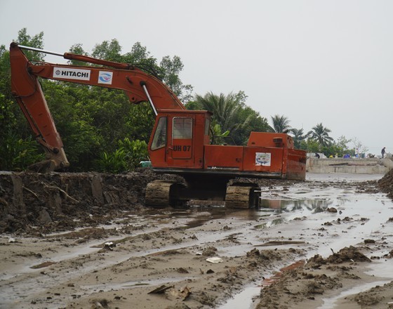 The path leading to Rach Mieu ferry is under construction