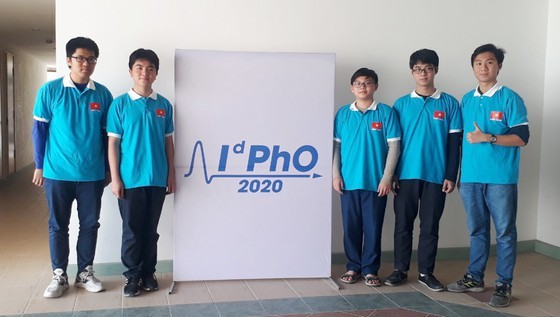 Members of the Vietnamese team at the International distributed Physics Olympiad - IdPhO 2020