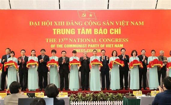 Delegates cut ribbon to inaugurate press centre serving 13th National Party Congress (Photo: VNA)