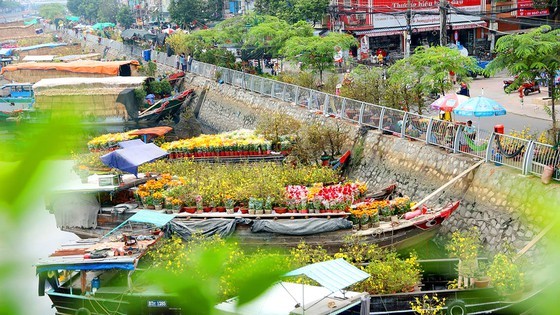 HCMC’s unique floating flower market to open on February 6