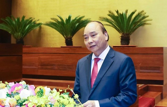 Prime Minister Nguyen Xuan Phuc presents the socio-economic development strategy for 2021-2030 and the orientations and tasks for 2021-2025 on March 28 (Photo: VNA)
