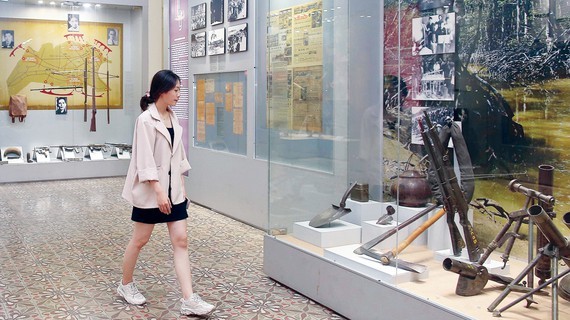 Visitors visit the HCMC Museum. (Photo: SGGP)