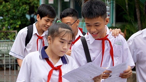 Thí sinh tại điểm thi Trường THCS Chánh Hưng (quận 8) sau bài thi môn Toán, sáng 3-6-2018