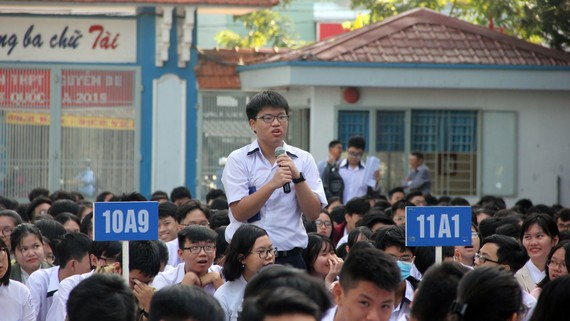 Học sinh Trường THPT Nguyễn Du tham gia buổi tư vấn Ứng xử thông minh trên mạng xã hội