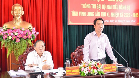 Ông Lữ Quang Ngời, Chủ tịch UBND tỉnh Vĩnh Long thông tin tại buổi họp báo