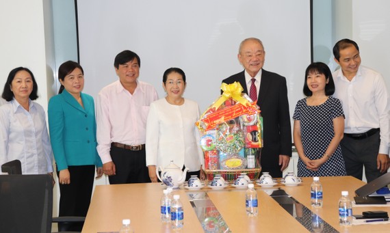 Đồng chí Võ Thị Dung, Phó Bí thư Thành ủy TPHCM thăm Công ty cổ phần Acecook Việt Nam